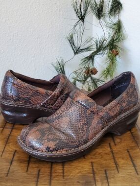 b.o.c. Born Concept Peggy Clogs Mules Brown Snakeskin 